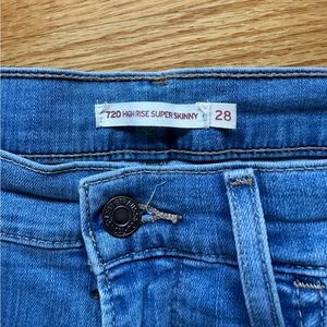 Levi’s high rise super skinny jeans size 28